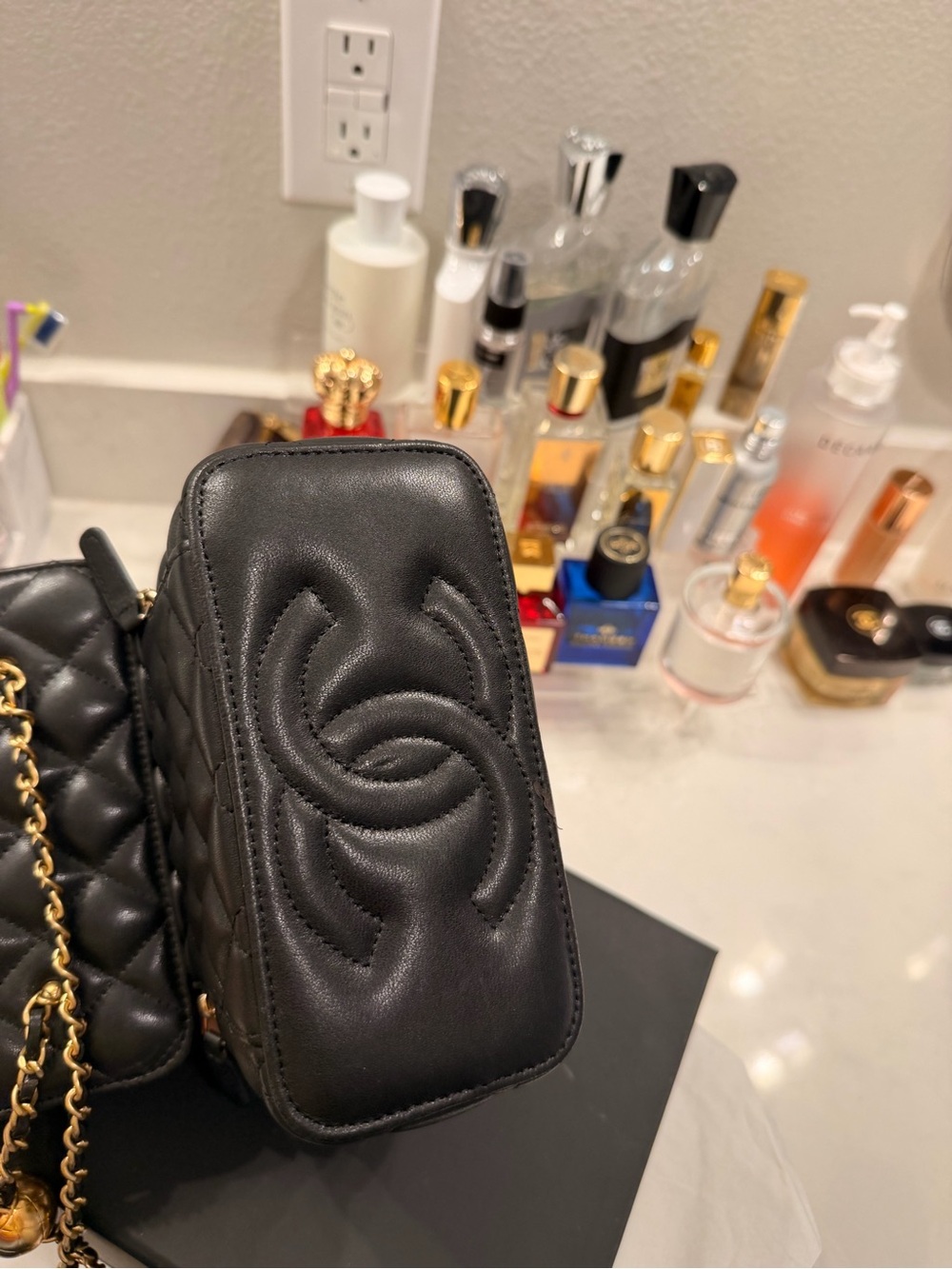 Chanel Black Quilted Leather Vanity Crossbody with Gold Chain - Picture 6 of 11